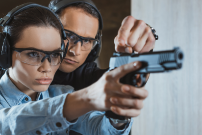 курсове за безопасно боравене с огнестрелно оръжие